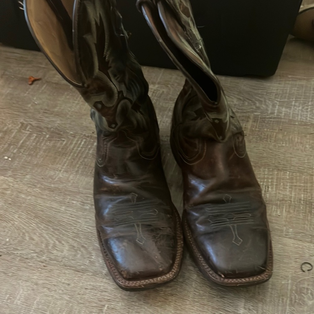 Ariat Tombstone 12 EE